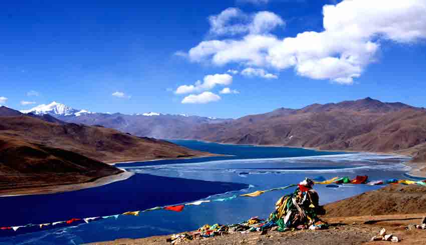 Yamdrok Lake